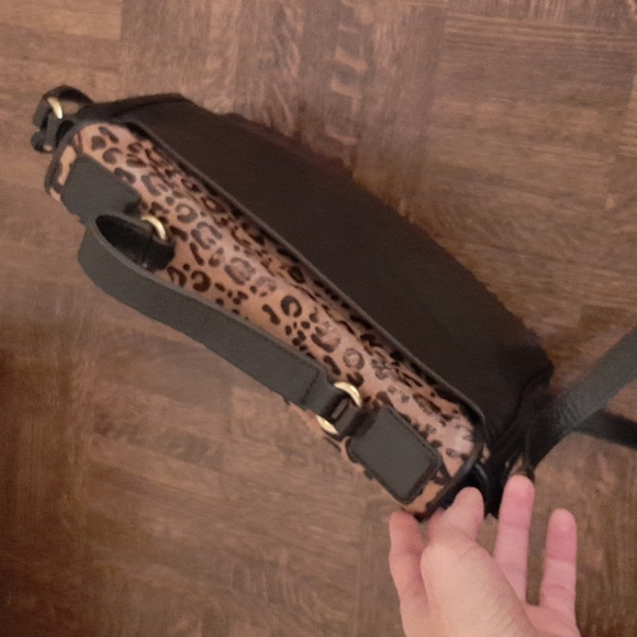 Fossil - Leapord Print & Black Leather Adjustable Cross or Shoulder Bag - Picture 3 of 4